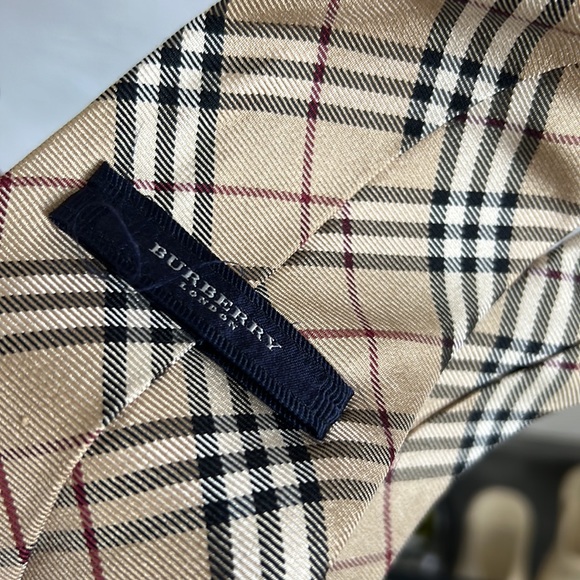 Authentic Vintage Burberry Tie - Picture 3 of 3